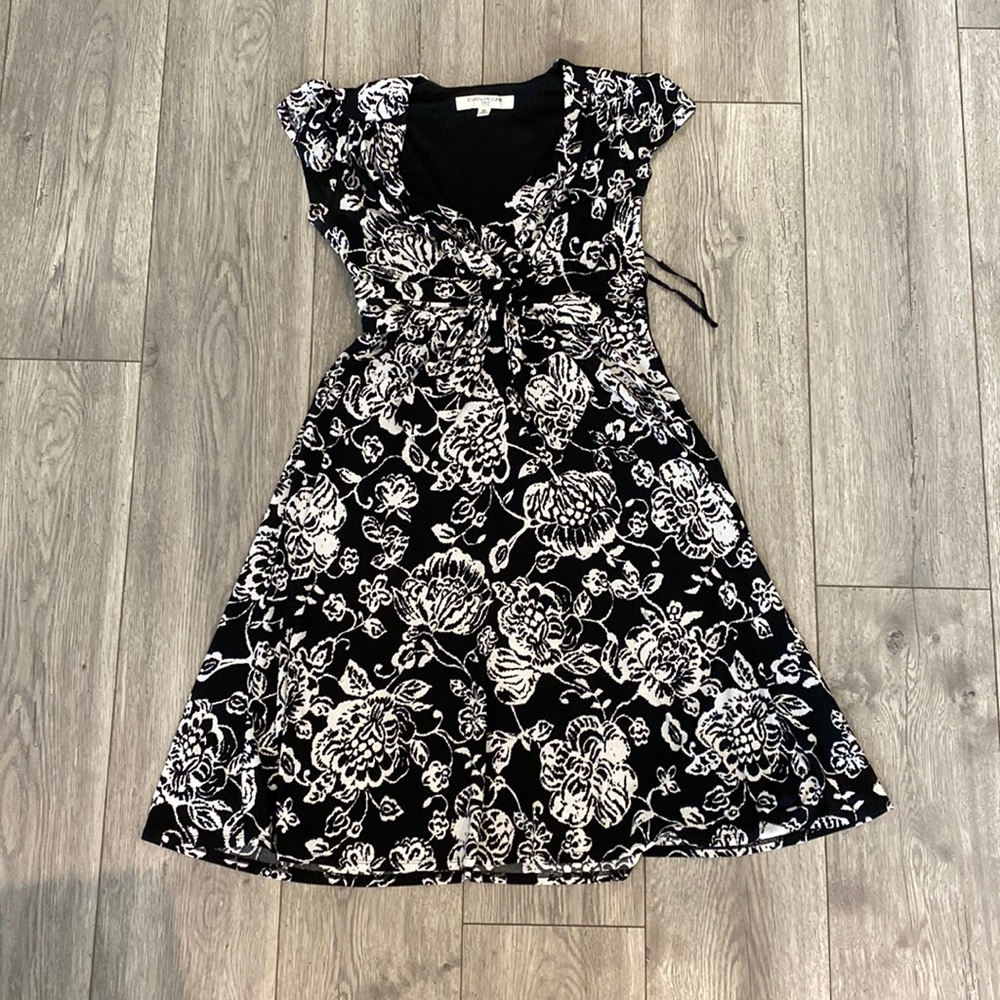 Black and white patterned dress size 6